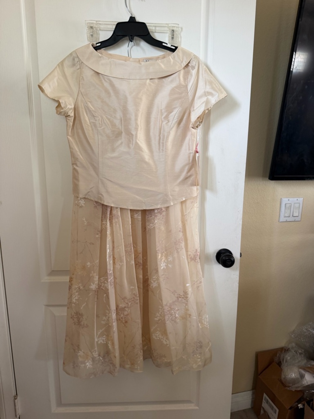 NWT 100% Silk Floral Top/Skirt Set Beige/Metallic Gold Sz8 *zoom pics 2C detail